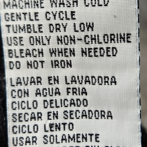 Sag Harbor Red Black Gold Stripe Sparkly Mock Turtleneck Sleeveless Top Size MP - Picture 8 of 8